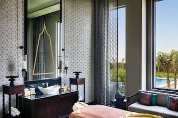 Dusit Thani Lakeview Cairo