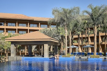 Dusit Thani Lakeview Cairo