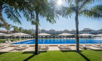 Dusit Thani Lakeview Cairo