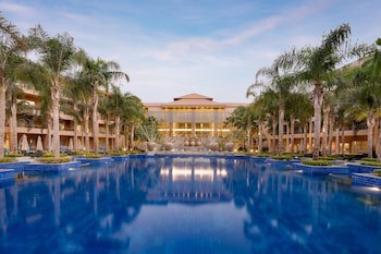 Dusit Thani Lakeview Cairo