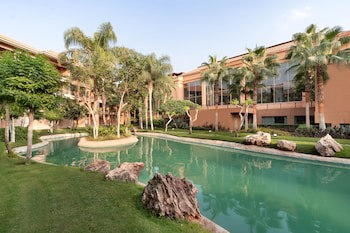 Dusit Thani Lakeview Cairo