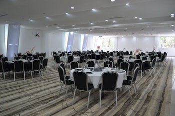 The Lakes Hotel And Conference Centre