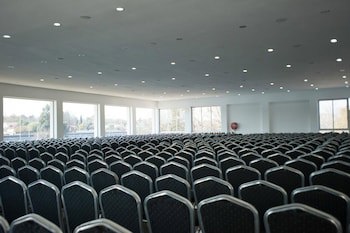 The Lakes Hotel And Conference Centre
