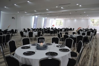 The Lakes Hotel And Conference Centre