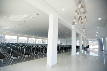 The Lakes Hotel And Conference Centre