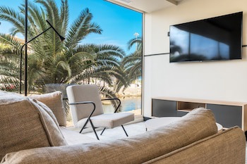 Akquaaa Boutique Hotel