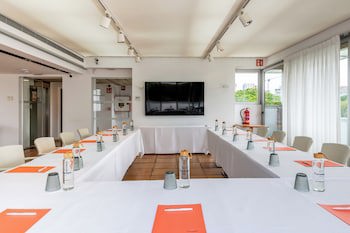 Hotel Nm Suites By Escampa Hotels