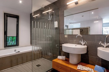 Hotel Nm Suites By Escampa Hotels