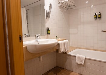 Hotel Nm Suites By Escampa Hotels