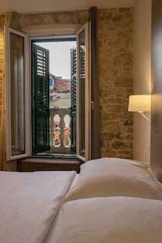 Slavija Culture Heritage Hotel