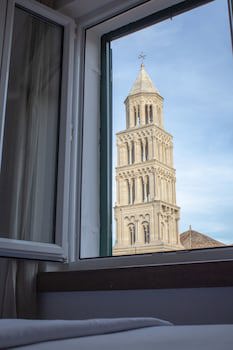 Slavija Culture Heritage Hotel