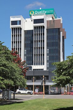 Quality Suites Central Square