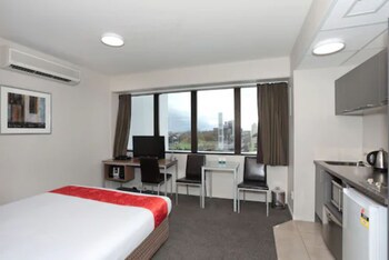 Quality Suites Central Square