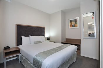 Quality Suites Central Square