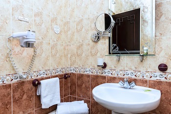 Amani Hotel Suites & Spa