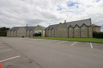 Best Western Plus Pastures Hotel