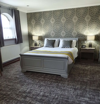 Best Western Plus Pastures Hotel
