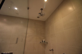 Best Western Plus Pastures Hotel