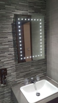 Best Western Plus Pastures Hotel
