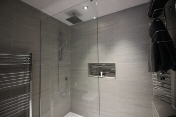Best Western Plus Pastures Hotel