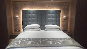Best Western Plus Pastures Hotel