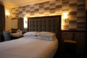 Best Western Plus Pastures Hotel