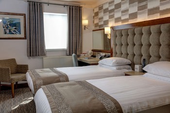 Best Western Plus Pastures Hotel