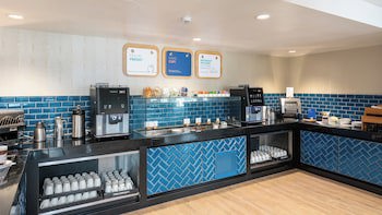 Holiday Inn Express Leigh - Sports Village, An Ihg Hotel
