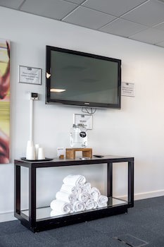 Holiday Inn Express Leigh - Sports Village, An Ihg Hotel