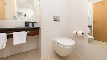 Holiday Inn Express Leigh - Sports Village, An Ihg Hotel