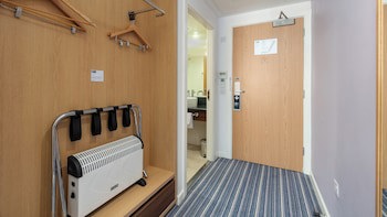Holiday Inn Express Leigh - Sports Village, An Ihg Hotel