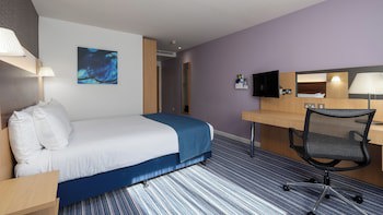 Holiday Inn Express Leigh - Sports Village, An Ihg Hotel