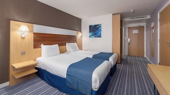 Holiday Inn Express Leigh - Sports Village, An Ihg Hotel