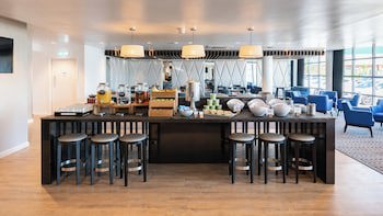Holiday Inn Express Leigh - Sports Village, An Ihg Hotel