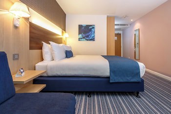 Holiday Inn Express Leigh - Sports Village, An Ihg Hotel