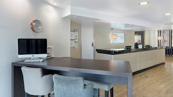 Holiday Inn Express Leigh - Sports Village, An Ihg Hotel