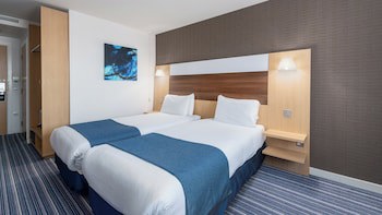 Holiday Inn Express Leigh - Sports Village, An Ihg Hotel