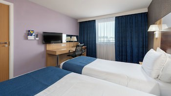 Holiday Inn Express Leigh - Sports Village, An Ihg Hotel