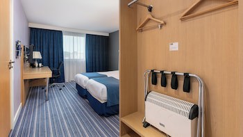 Holiday Inn Express Leigh - Sports Village, An Ihg Hotel