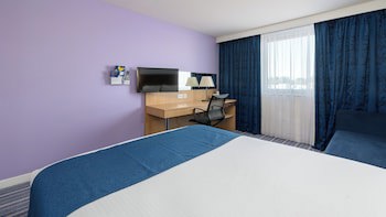 Holiday Inn Express Leigh - Sports Village, An Ihg Hotel