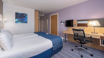 Holiday Inn Express Leigh - Sports Village, An Ihg Hotel