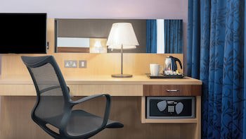 Holiday Inn Express Leigh - Sports Village, An Ihg Hotel