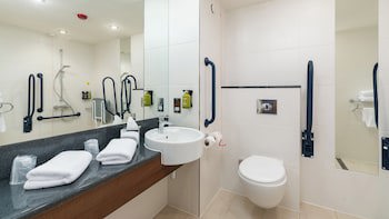 Holiday Inn Express Leigh - Sports Village, An Ihg Hotel