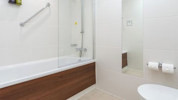 Holiday Inn Express Leigh - Sports Village, An Ihg Hotel