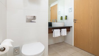 Holiday Inn Express Leigh - Sports Village, An Ihg Hotel