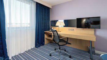 Holiday Inn Express Leigh - Sports Village, An Ihg Hotel