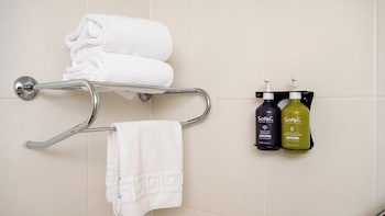 Holiday Inn Express Leigh - Sports Village, An Ihg Hotel