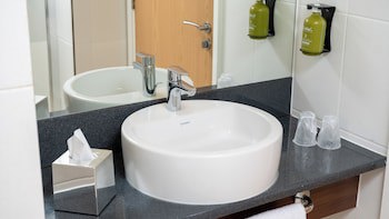 Holiday Inn Express Leigh - Sports Village, An Ihg Hotel
