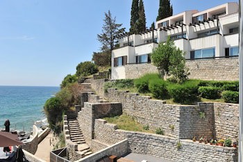 Avala Resort & Villas
