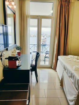 Manessi City Hotel
